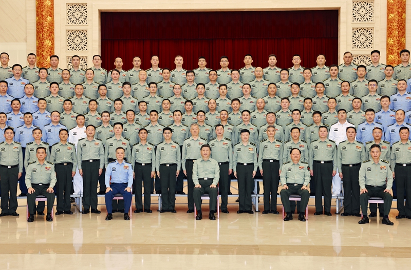 5月22日至24日，中共中央總書記、國家主席、中央軍委主席習近平在山東考察。這是23日上午，習近平在濟南親切接見駐濟南部隊上校以上領導干部，代表黨中央和中央軍委向駐濟南部隊全體官兵致以誠摯問候。